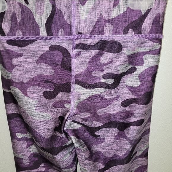 Terez Tall Band 7/8 legging Size Small -Purple Camo Excellent! - Picture 4 of 10